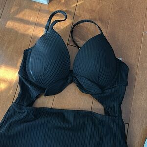 2 pc 34C- black Victoria secret swim top & black 1 piece swimsuit Shade & shore